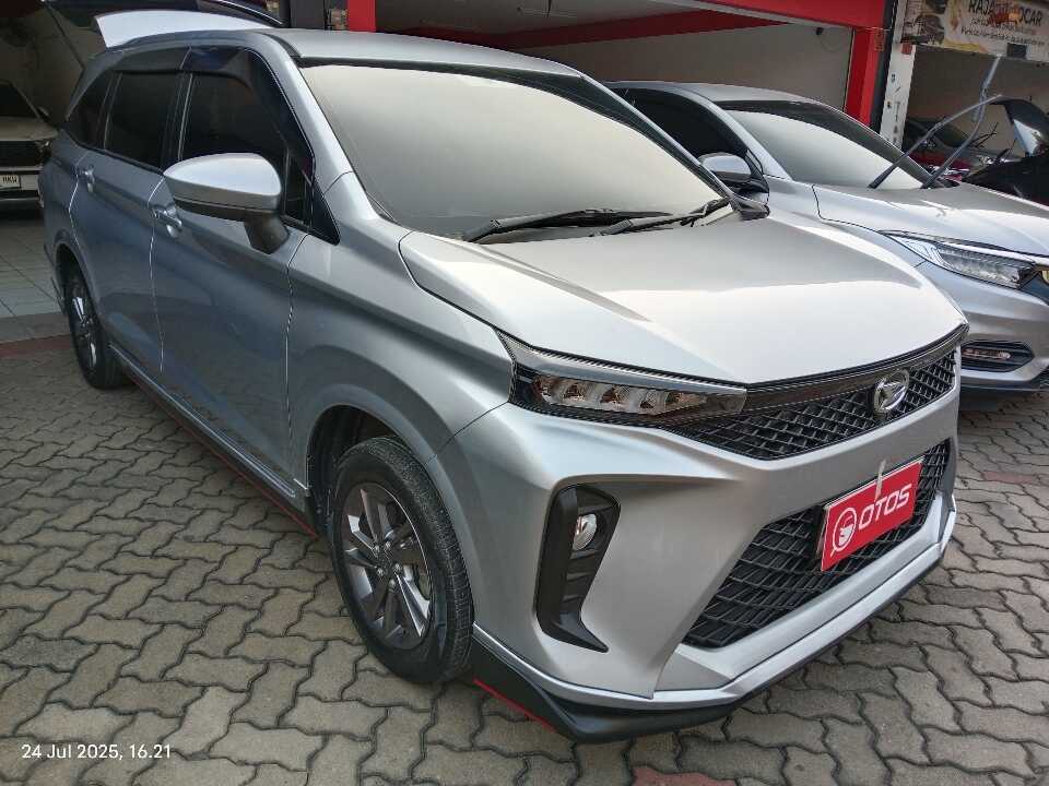 2023 Daihatsu Xenia 1.3 R - Foto 1 dari 6
