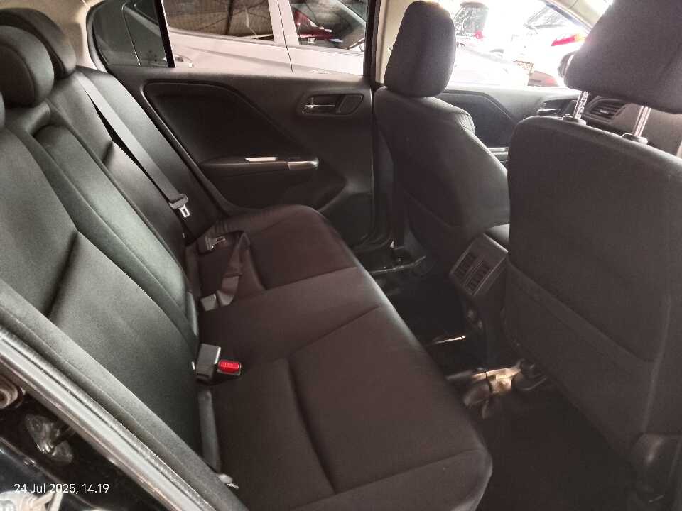 Foto Mobil Bekas Kabin Belakang Honda City 1.5 RS tahun 2016