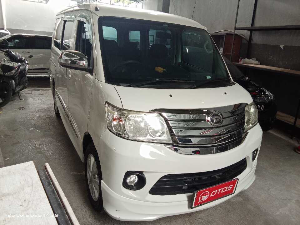 2017 Daihatsu Luxio 1.5 X - Foto 1 dari 6