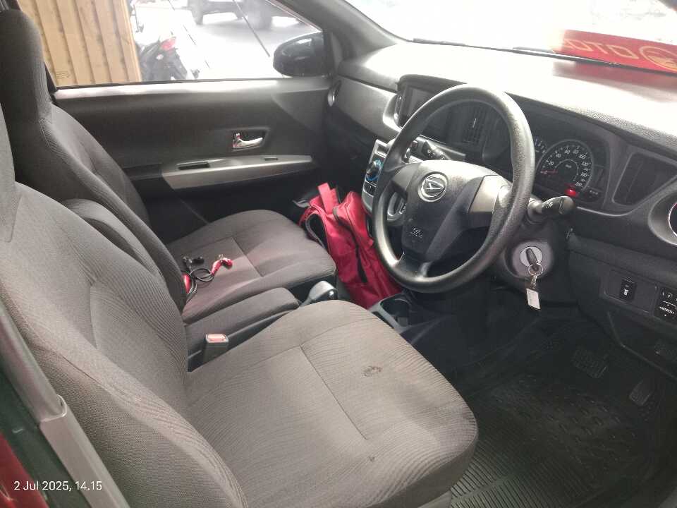 Foto Mobil Bekas Kabin Depan Daihatsu Sigra 1.2 R tahun 2023
