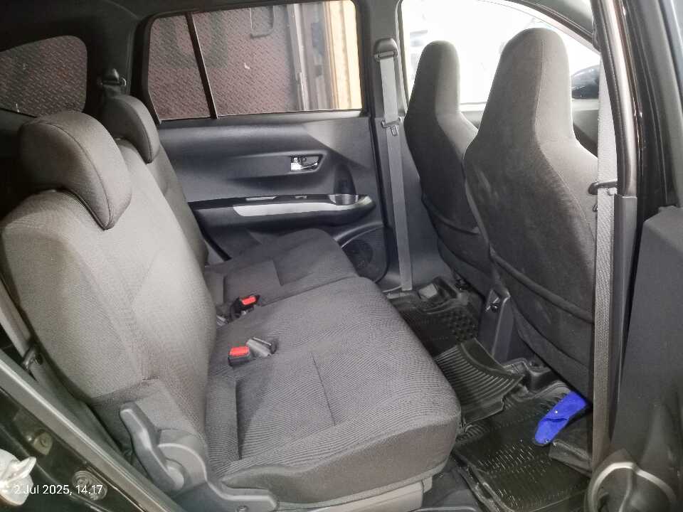 Foto Mobil Bekas Kabin Belakang Daihatsu Sigra 1.2 R tahun 2023