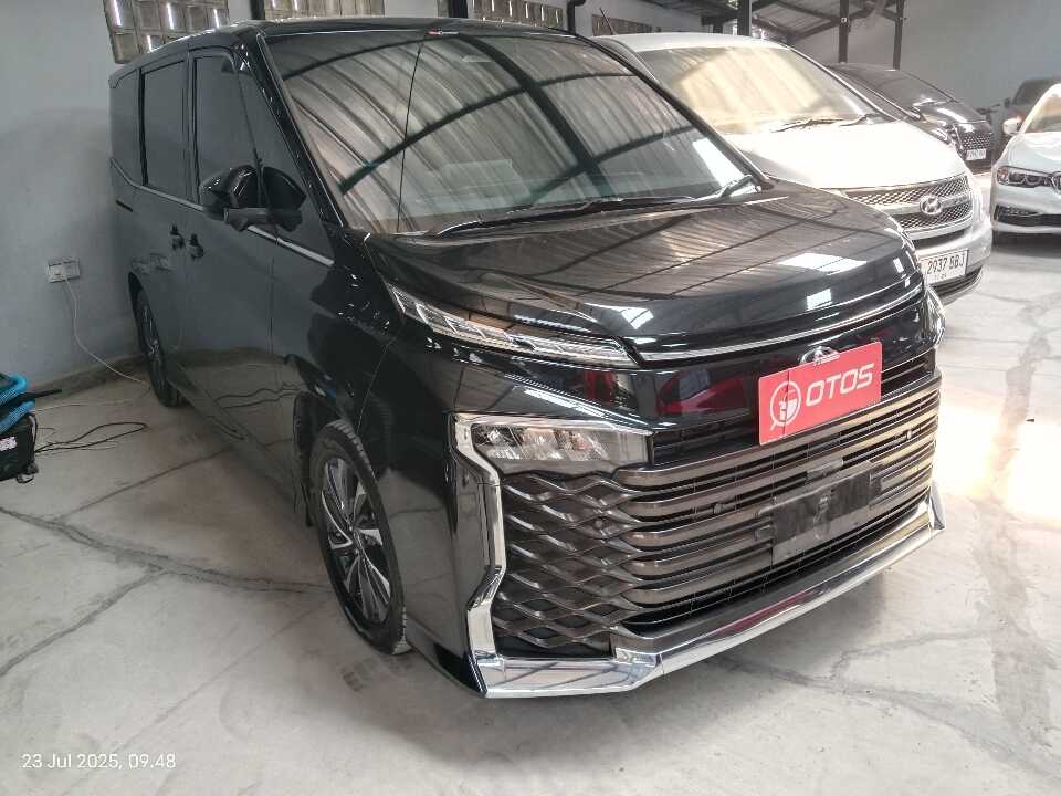 2022 Toyota Voxy 2.0 - Foto 1 dari 6