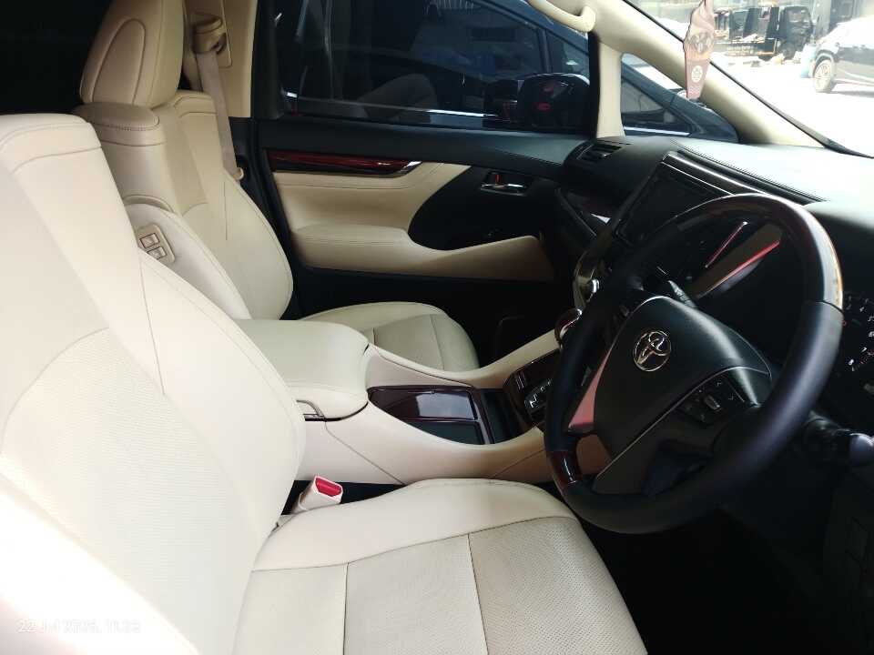 Foto Mobil Bekas Kabin Depan Toyota Alphard 2.5 G tahun 2017
