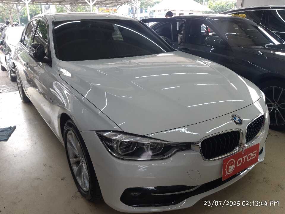2016 BMW 320i 2.0 - Foto 1 dari 6