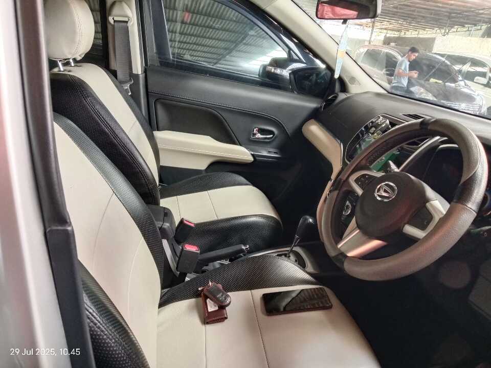 Foto Mobil Bekas Kabin Depan Daihatsu Terios 1.5 R tahun 2019
