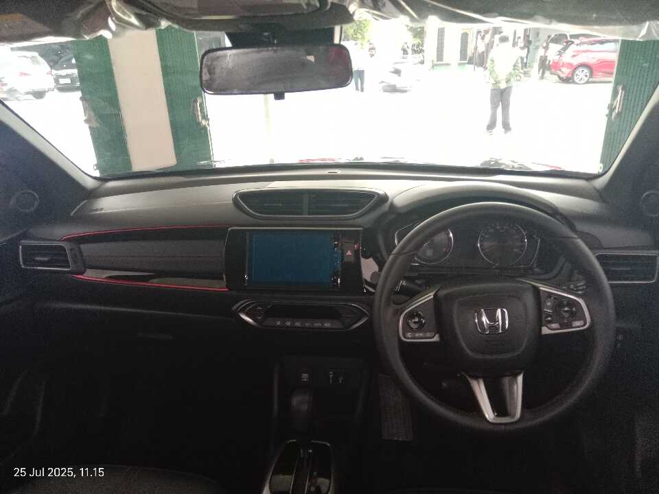 Foto Mobil Bekas Dashboard Honda WR-V 1.5 RS tahun 2023