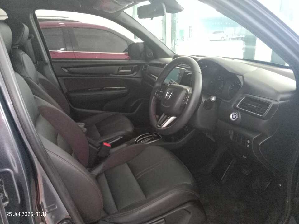 Foto Mobil Bekas Kabin Depan Honda WR-V 1.5 RS tahun 2023
