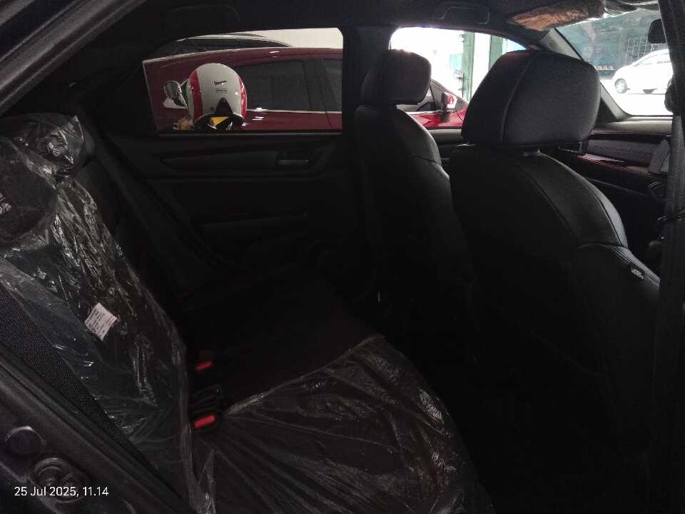 Foto Mobil Bekas Kabin Belakang Honda WR-V 1.5 RS tahun 2023