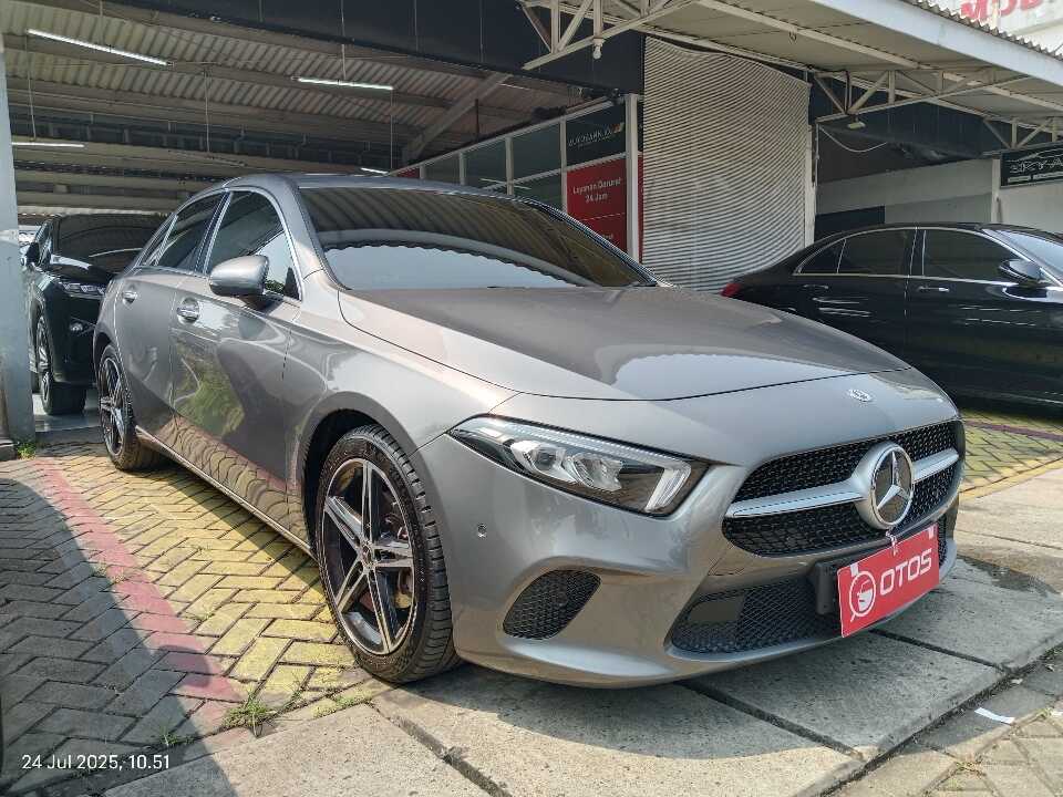 2022 Mercedes-Benz A200 1.3 - Foto 1 dari 6