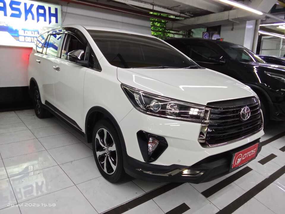 2022 Toyota Kijang Innova 2.4 Venturer - Foto 1 dari 6