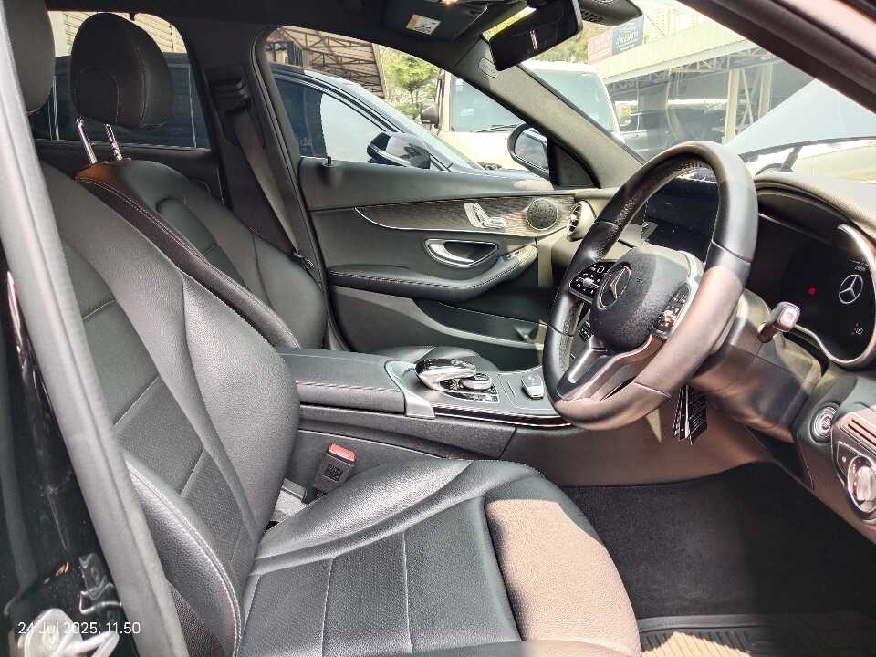 Foto Mobil Bekas Kabin Depan Mercedes-Benz C200 2.0 tahun 2021