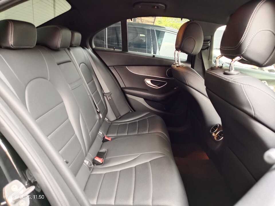 Foto Mobil Bekas Kabin Belakang Mercedes-Benz C200 2.0 tahun 2021