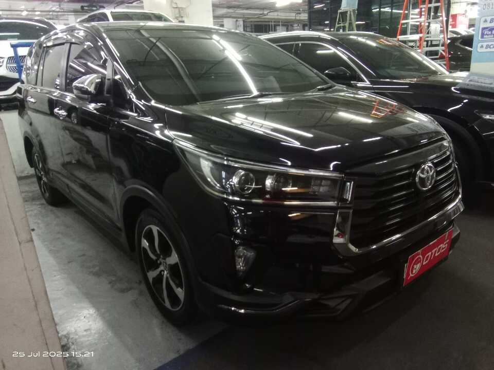 2022 Toyota Kijang Innova 2.4 Venturer - Foto 1 dari 6