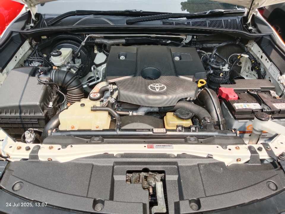 Foto Mobil Bekas Mesin Toyota Fortuner 2.4 4X2 VRZ tahun 2018