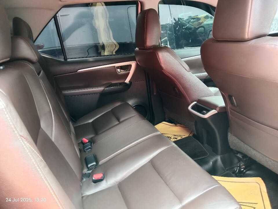 Foto Mobil Bekas Kabin Belakang Toyota Fortuner 2.4 4X2 VRZ tahun 2018