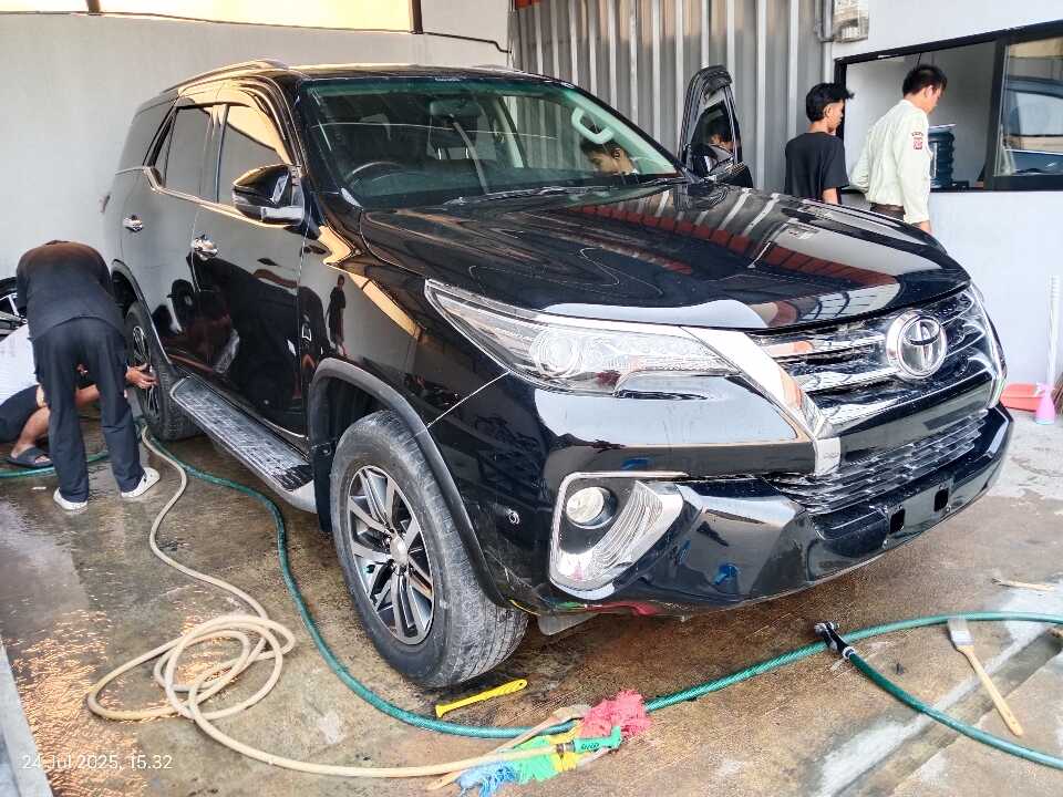2019 Toyota Fortuner 2.4 4X2 VRZ - Foto 1 dari 6