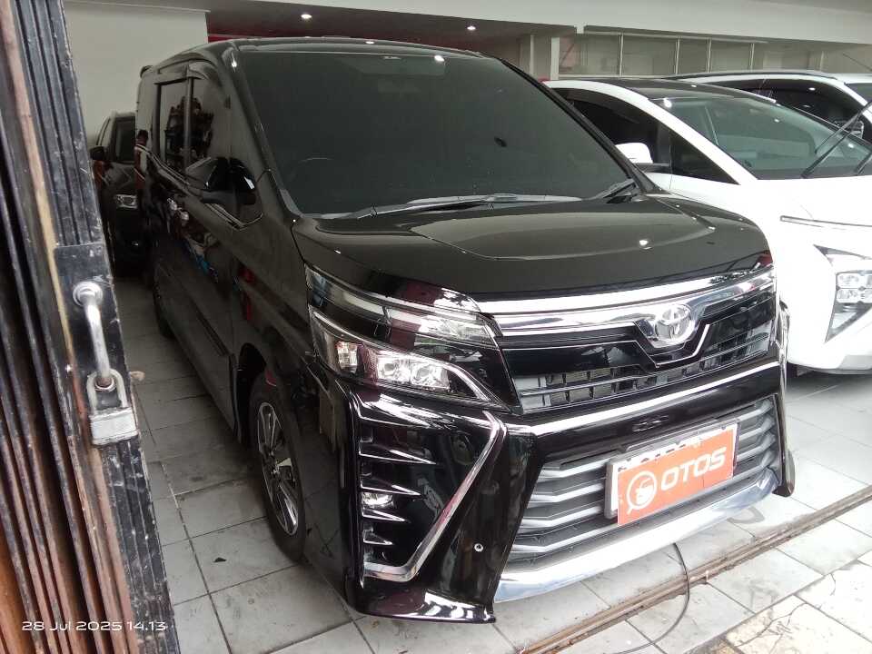 2018 Toyota Voxy 2.0 - Foto 1 dari 6