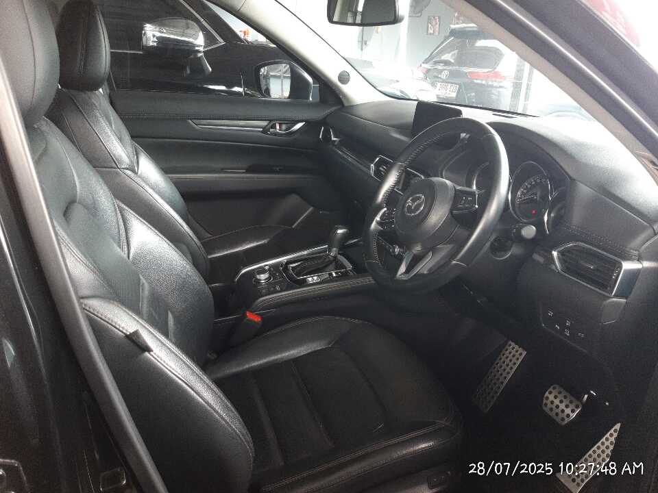 Foto Mobil Bekas Kabin Depan Mazda CX-5 2.5 Elite tahun 2020