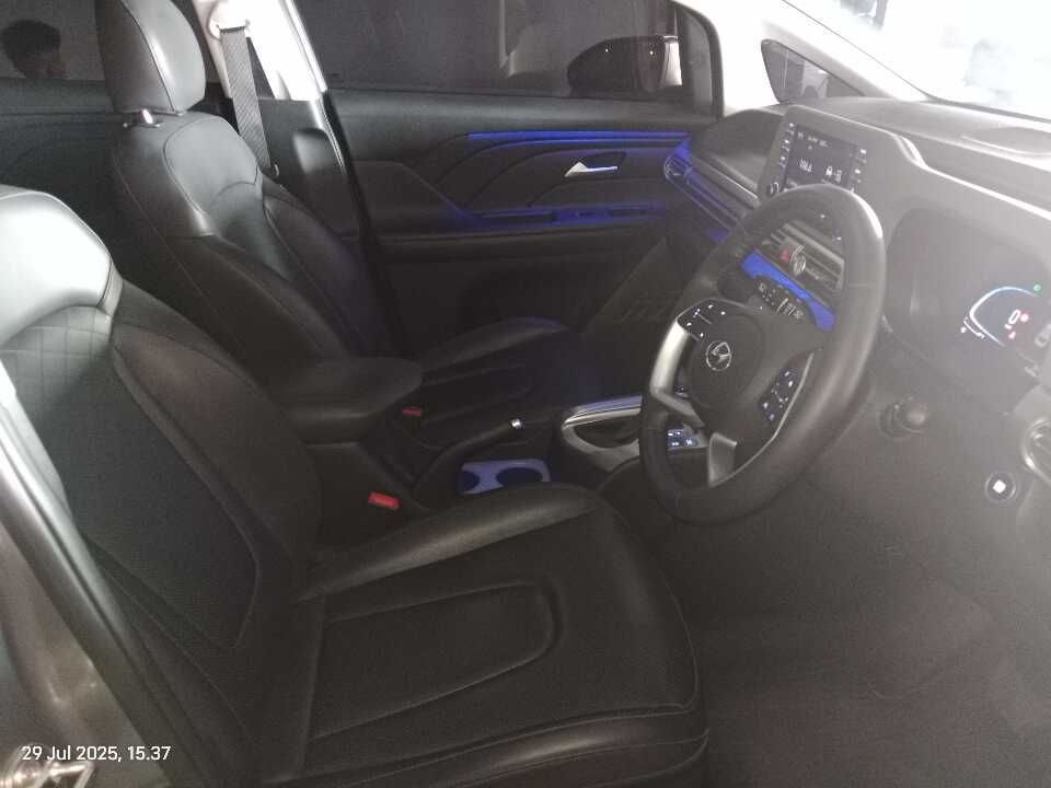 Foto Mobil Bekas Kabin Depan Hyundai Stargazer 1.5 Prime tahun 2022