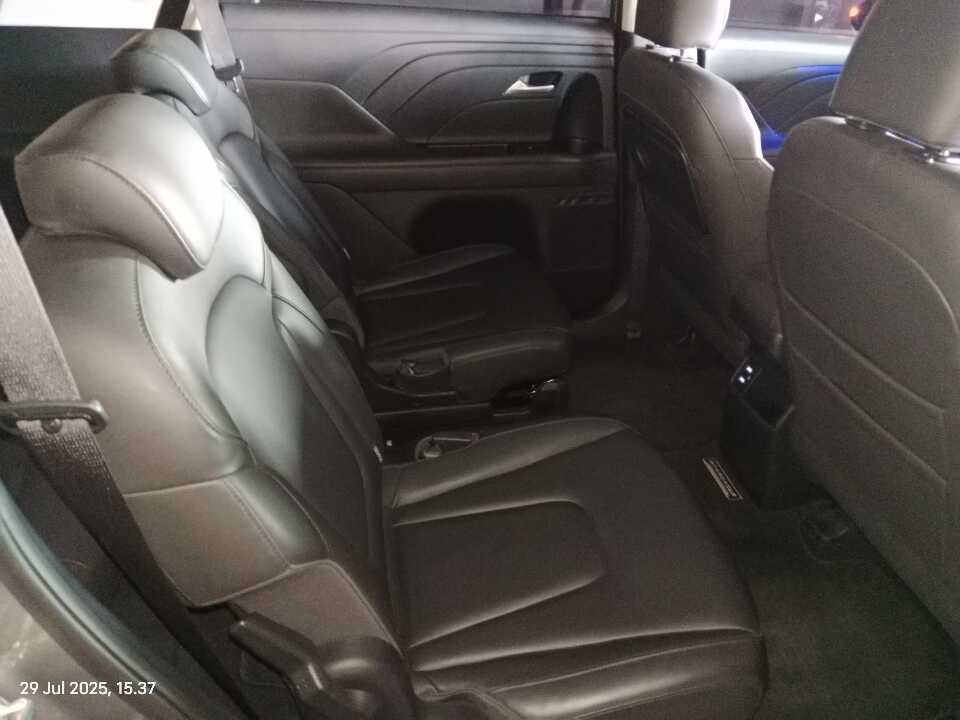 Foto Mobil Bekas Kabin Belakang Hyundai Stargazer 1.5 Prime tahun 2022