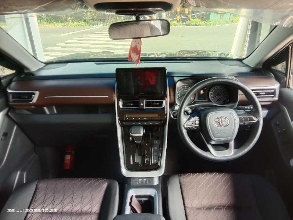 Foto Mobil Bekas Dashboard Toyota Innova 2.0 Zenix G CVT tahun 2023