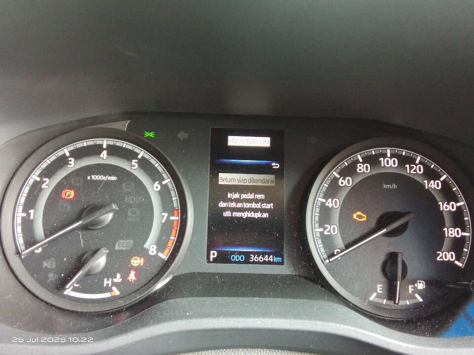 Foto Mobil Bekas Odometer Toyota Innova 2.0 Zenix G CVT tahun 2023