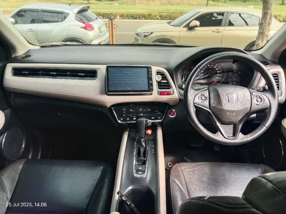 Foto Mobil Bekas Dashboard Honda HR-V 1.8 RS tahun 2017