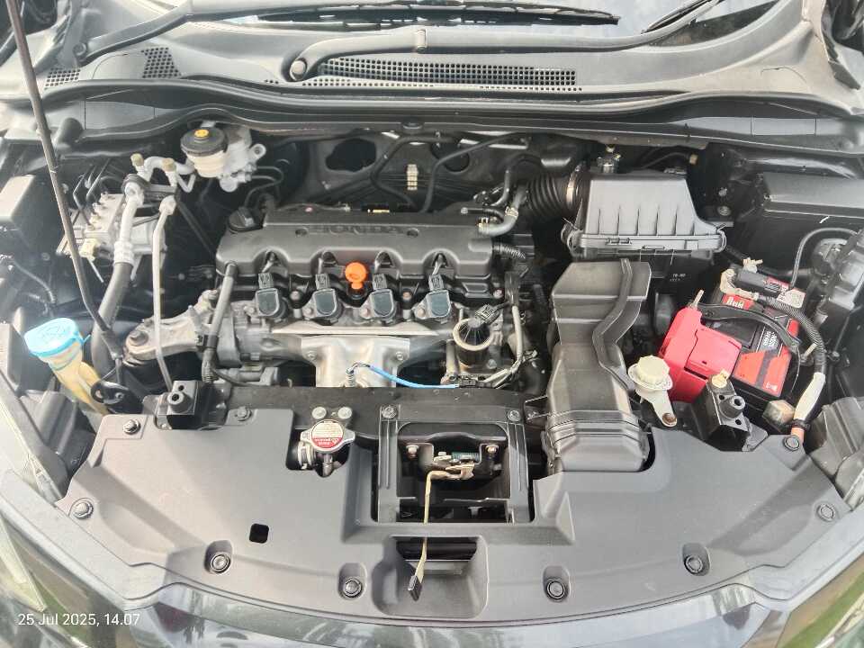 Foto Mobil Bekas Mesin Honda HR-V 1.8 RS tahun 2017