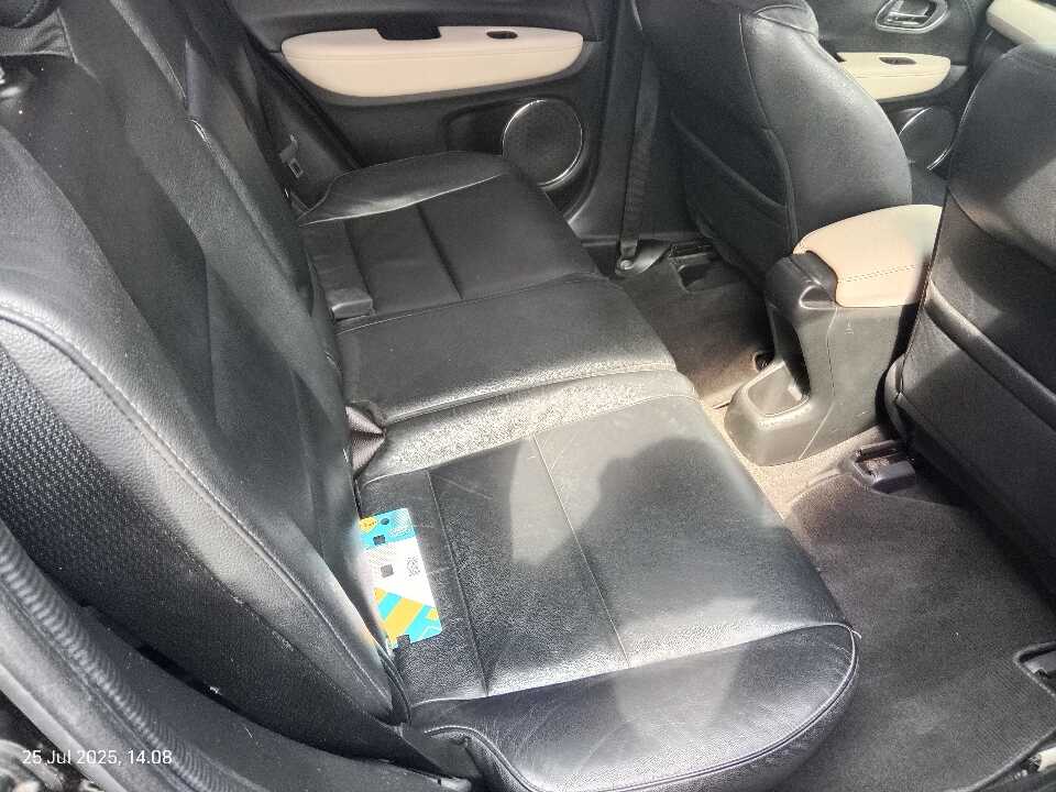 Foto Mobil Bekas Kabin Belakang Honda HR-V 1.8 RS tahun 2017