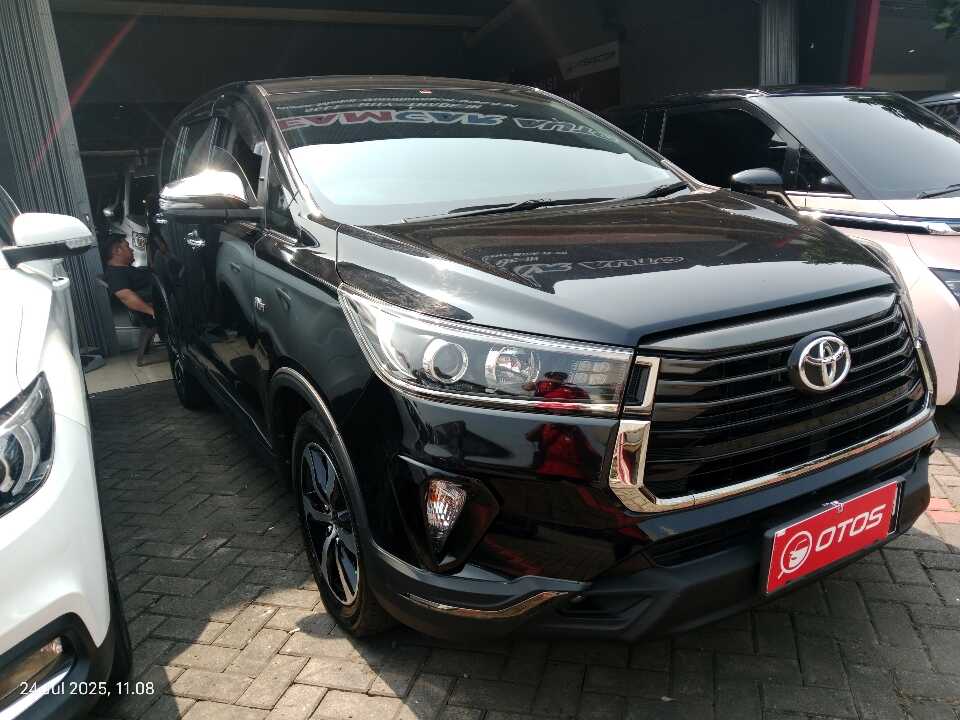 2022 Toyota Kijang Innova 2.0 Venturer - Foto 1 dari 6