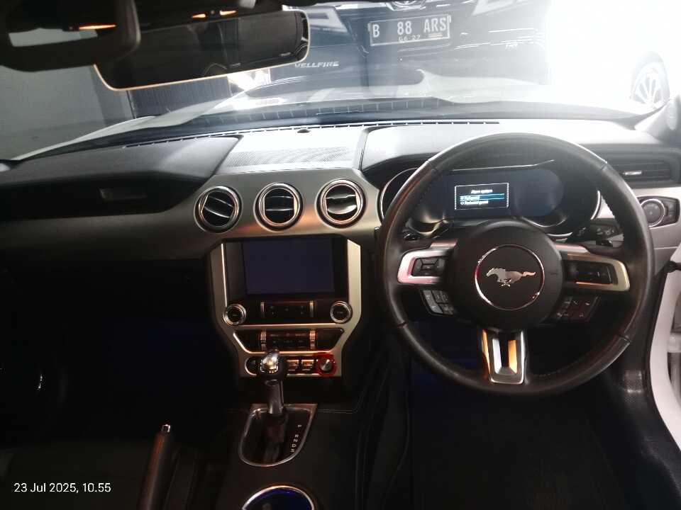 Foto Mobil Bekas Dashboard Ford Mustang 2.3 tahun 2022