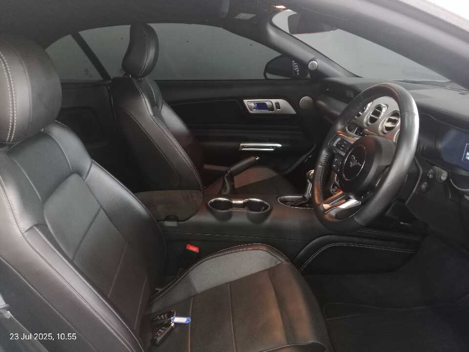 Foto Mobil Bekas Kabin Depan Ford Mustang 2.3 tahun 2022