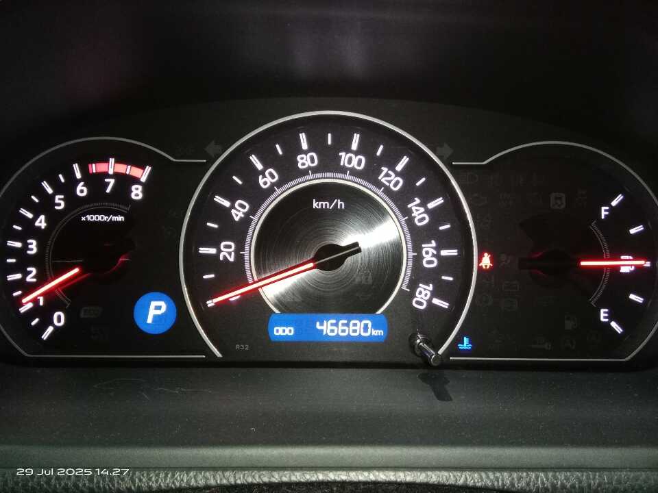 Foto Mobil Bekas Odometer Toyota Voxy 2.0 tahun 2018