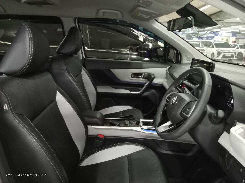 Foto Mobil Bekas Kabin Depan Toyota Veloz 1.5 Q tahun 2023
