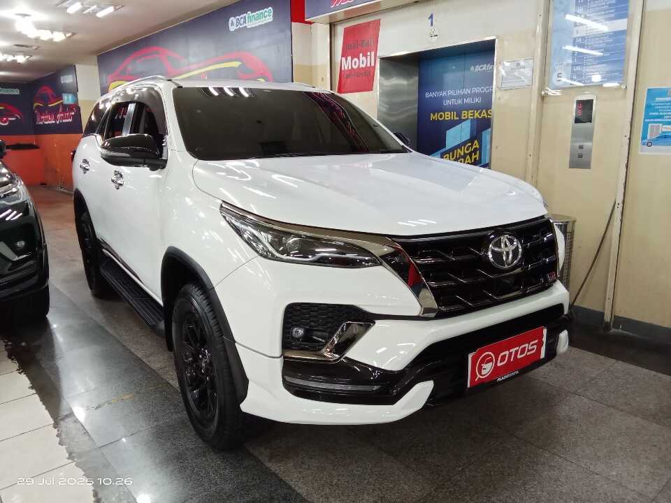 2024 Toyota Fortuner 2.8 4X2 VRZ - Foto 1 dari 6