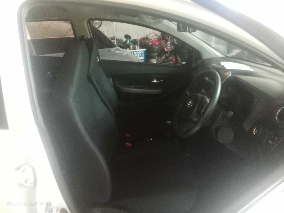 Foto Mobil Bekas Kabin Depan Toyota Agya 1.2 G tahun 2020