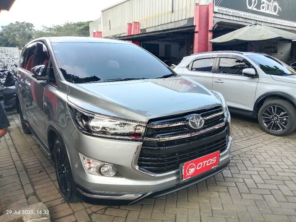 2017 Toyota Kijang Innova 2.0 Venturer - Foto 1 dari 6