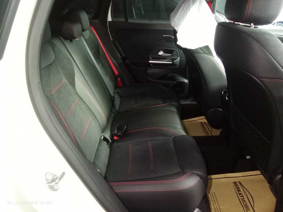 Foto Mobil Bekas Kabin Belakang Mercedes-Benz GLA35 AMG 2.0 tahun 2022