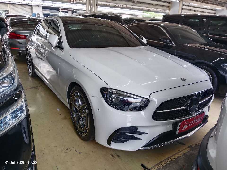 2022 Mercedes-Benz E300 2.0 - Foto 1 dari 6
