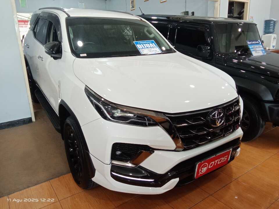 2023 Toyota Fortuner 2.8 4X2 VRZ - Foto 1 dari 6