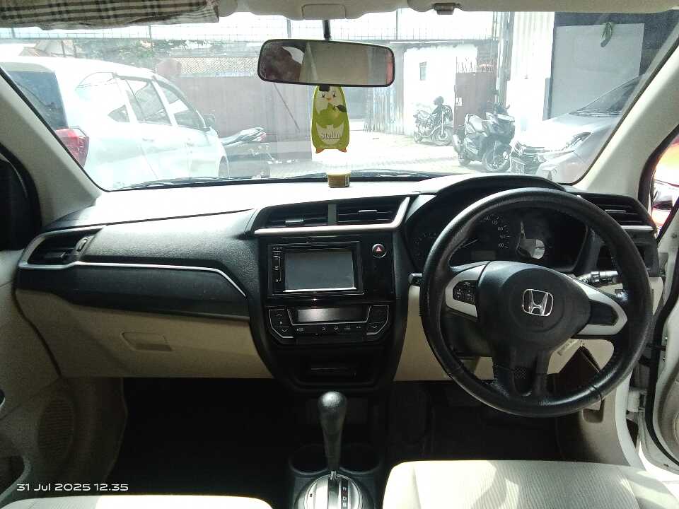 Foto Mobil Bekas Dashboard Honda Mobilio 1.5 E tahun 2017