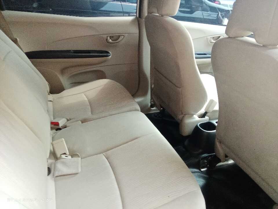 Foto Mobil Bekas Kabin Belakang Honda Mobilio 1.5 E tahun 2017