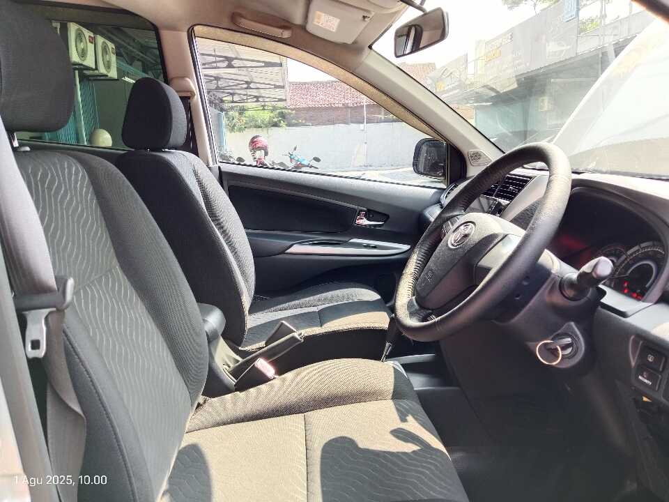 Foto Mobil Bekas Kabin Depan Toyota Avanza 1.5 Veloz tahun 2015