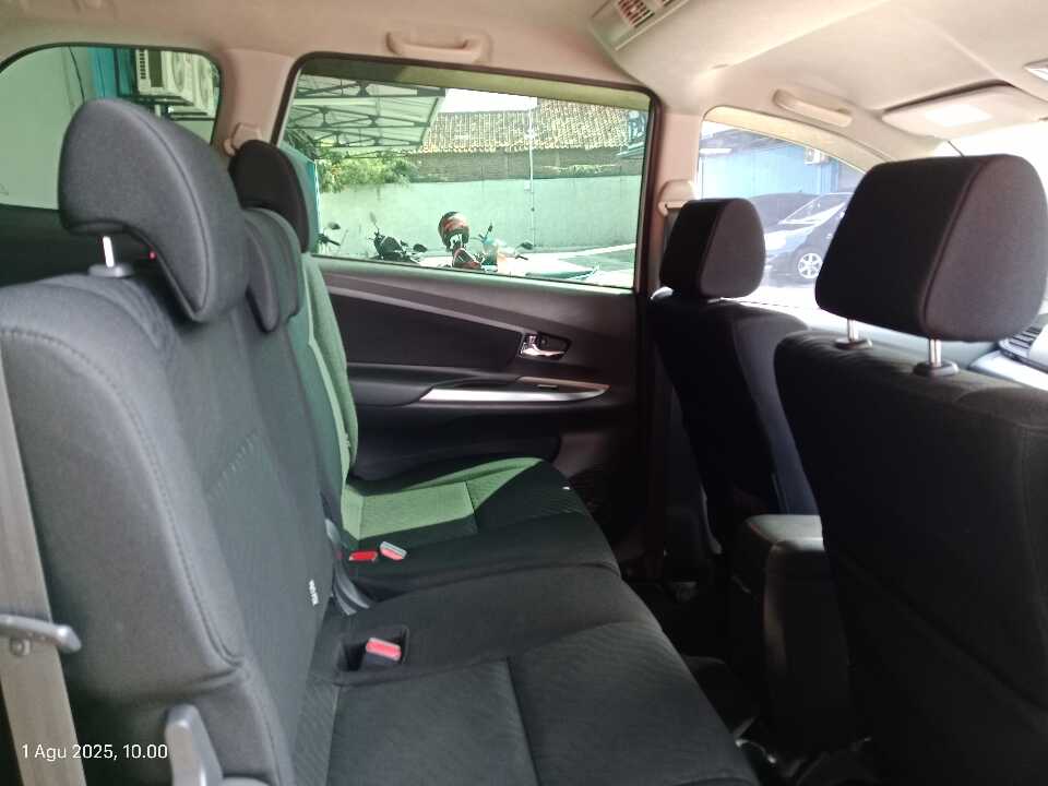 Foto Mobil Bekas Kabin Belakang Toyota Avanza 1.5 Veloz tahun 2015