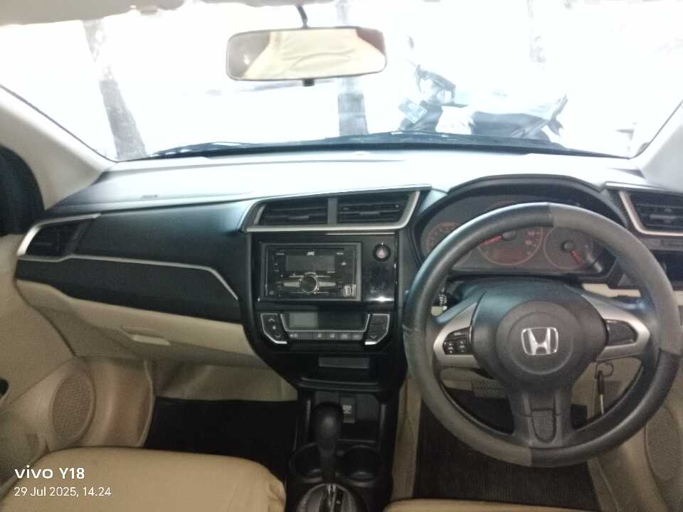 Foto Mobil Bekas Dashboard Honda Brio 1.2 Satya E tahun 2017