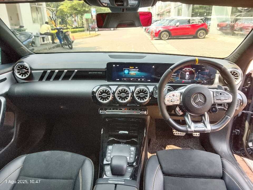 Foto Mobil Bekas Dashboard Mercedes-Benz CLA45 2.0 AMG tahun 2022