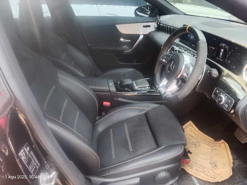 Foto Mobil Bekas Kabin Depan Mercedes-Benz CLA45 2.0 AMG tahun 2022