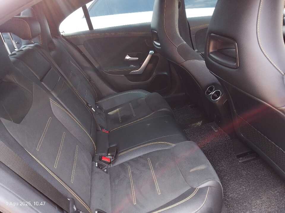 Foto Mobil Bekas Kabin Belakang Mercedes-Benz CLA45 2.0 AMG tahun 2022