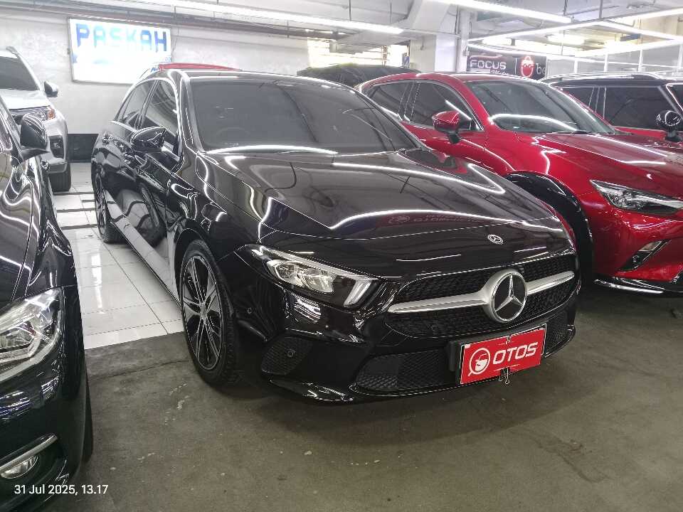 2020 Mercedes-Benz A200 1.3 - Foto 1 dari 6