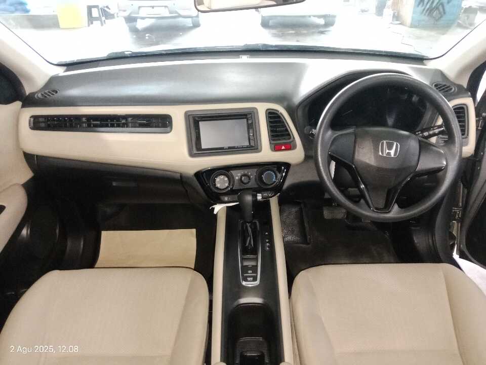 Foto Mobil Bekas Dashboard Honda HR-V 1.5 S tahun 2016
